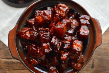 Sticky Chinese Braised Pork Belly